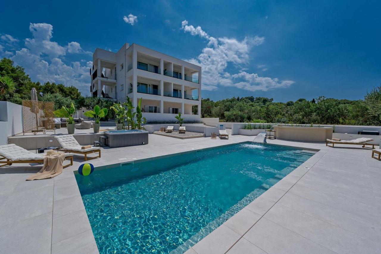 Luxury Villa Del Sogno With Pool, Jacuzzi, Parking 奥库格哥恩基 外观 照片