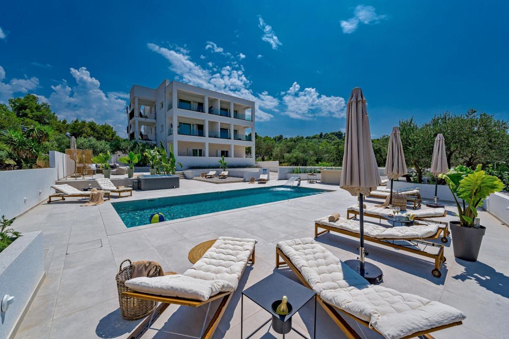 Luxury Villa Del Sogno With Pool, Jacuzzi, Parking 奥库格哥恩基 外观 照片