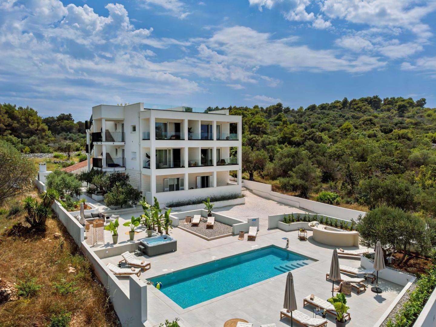 Luxury Villa Del Sogno With Pool, Jacuzzi, Parking 奥库格哥恩基 外观 照片